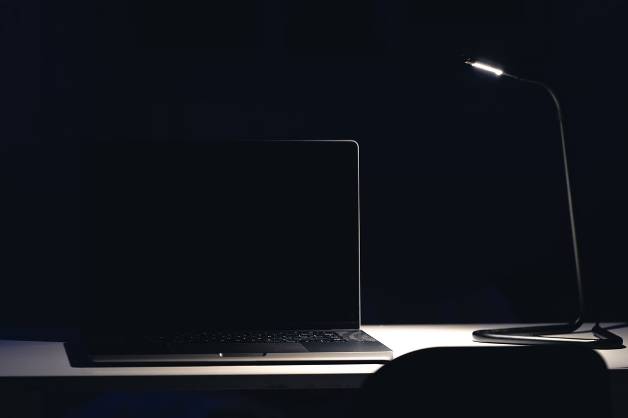 Dark laptop workspace representing web design, SEO analytics and digital growth